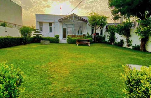Sitapura Villa | Solanki Farm & Pool Villa Gardens Jaipur .nn