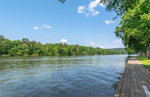 Royal Condo | Solar Eclipse Rental Available!
