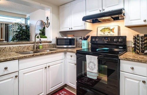 Largo Villa | Solar Heated Pool Paradise/5mins 2 beach/Games/BBQ