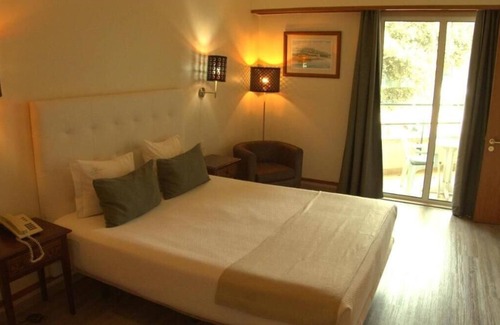 Paco De Arcos Hotel | Solar Palmeiras