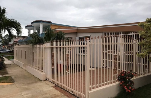 Sabana Abajo House | Solar Powered Apartment 10 minutes drive to the beach and SJU airport!
