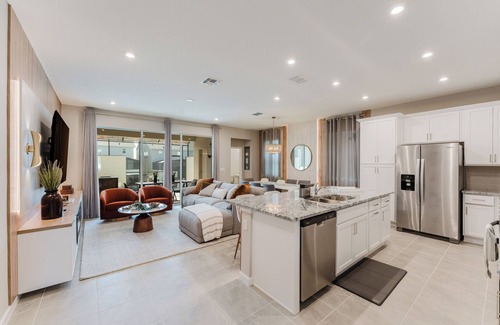 Davenport House | Solara Themed 6BR Near Disney Pool SummerKitchen