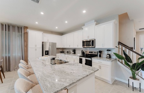 Davenport House | Solara Themed 6BR Near Disney Pool SummerKitchen