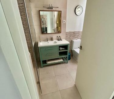 Montequinto House | Soleada,amplia con baño privado