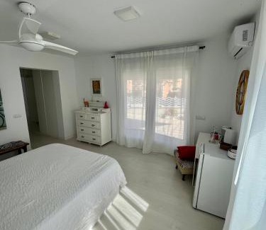 Montequinto House | Soleada,amplia con baño privado