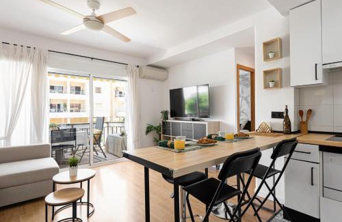 Carihuela Apartment | Soleado y luminoso a 3 minutos de la playa-Carihuela