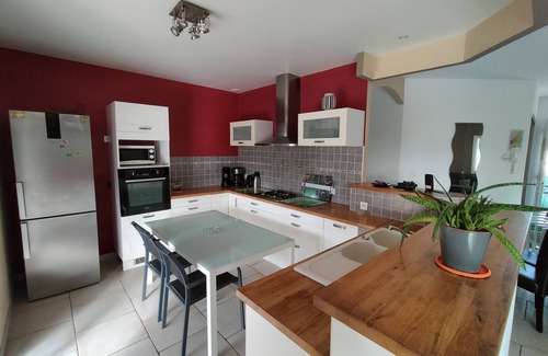 Lagorce House | Soleil single-storey villa with 8/4 saltwater swimming pool, secure, fenced garden