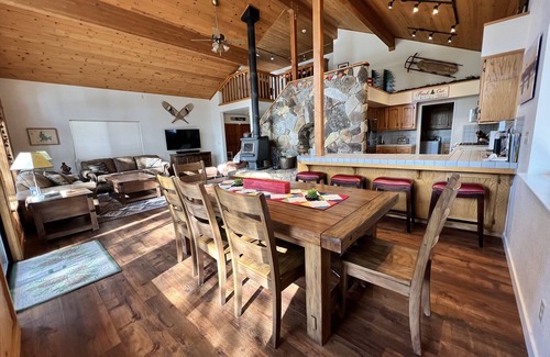Shaver Lake Cabin | Solitude in the Cedars, Spacious Mountain Home