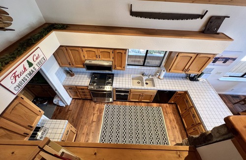 Shaver Lake Cabin | Solitude in the Cedars, Spacious Mountain Home