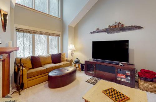 Ludlow Apartment | Solitude Village J202