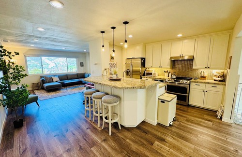 San Marcos House | Soluna Retreat: Serene 6-Acre Escape, Mountain Views, Minutes to Dining & Shops