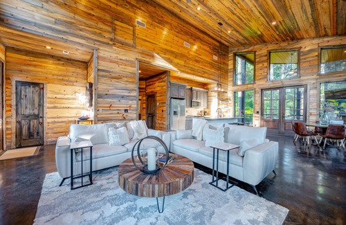 Broken Bow Cabin | Somethin 2 Talk About ("S2TA")
