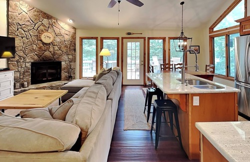 Oakland House | Somewhere | Great Views, Boat Dock, Fire Pit