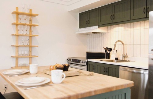 Orford Apartment | Sommet & Jardin, Wood Fireplace