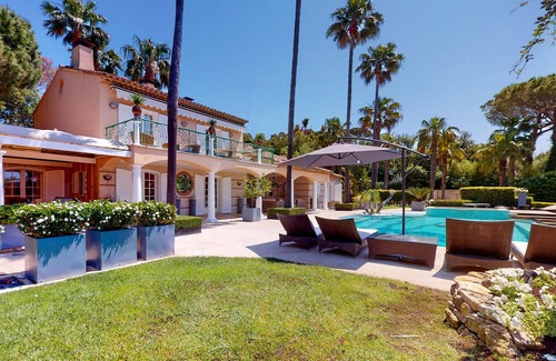 Cote d'Azur- French Riviera Villa | Somptueuse Propriété a Deux pas de la Plage de Tahiti