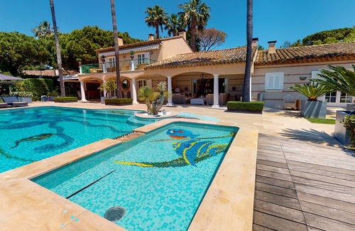 Cote d'Azur- French Riviera Villa | Somptueuse Propriété a Deux pas de la Plage de Tahiti