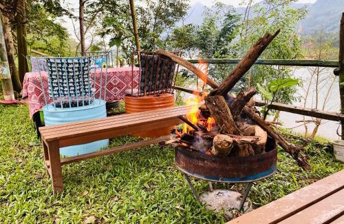 Phong Nha Bed & Breakfast | Son River Homestay