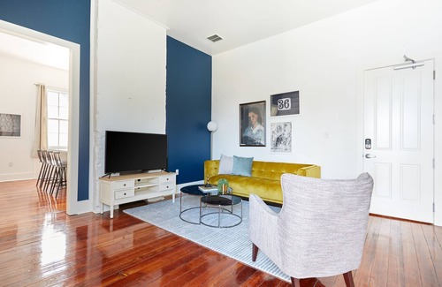 Faubourg Delachaise Apartment | Sonder at Delachaise Row | One-Bedroom Apartment w/ Balcony