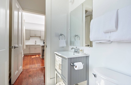 Faubourg Delachaise Apartment | Sonder at Delachaise Row | One-Bedroom Apartment w/ Balcony