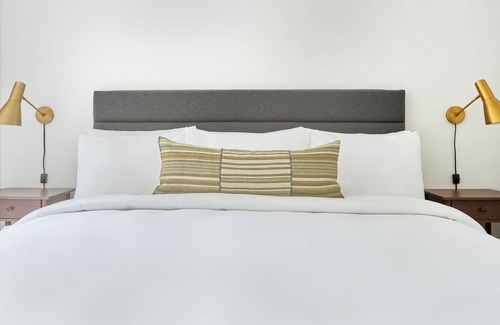 Logan Square Apartment | Sonder at The Terrace | One-Bedroom Apartment w/ Balcony