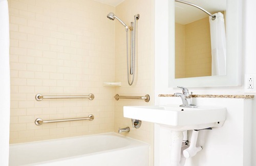 Logan Square Apartment | Sonder at The Terrace | Accessible One-Bedroom Apartment w/ Transfer Bathtub