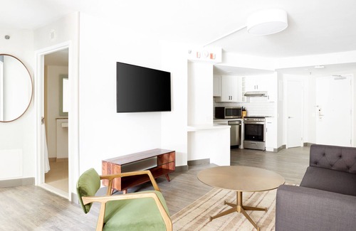 Logan Square Apartment | Sonder at The Terrace | Accessible One-Bedroom Apartment w/ Transfer Bathtub