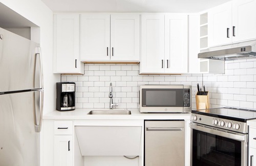 Logan Square Apartment | Sonder at The Terrace | Accessible One-Bedroom Apartment w/ Transfer Bathtub