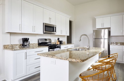 Uptown Historic District Apartment | Sonder at Viewpoint