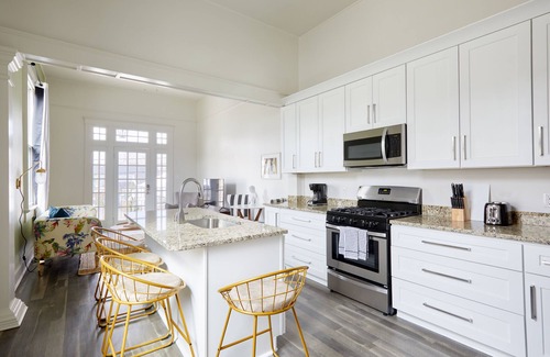 Uptown Historic District Apartment | Sonder at Viewpoint