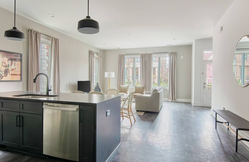 Germantown Apartment | Sonder at Ziel Haus | Four-Bedroom Apartment w/ Balcony