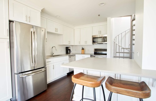 SoNo Apartment | Sonder Baltimore Place | Lofted Three-Bedroom Apartment w/Balcony