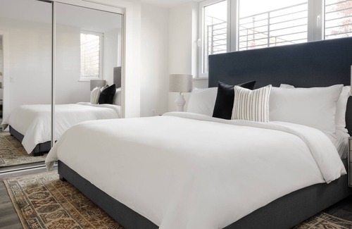 Navy Yard Apartment | Sonder Europa | Lower-Level Two-Bedroom Apartment