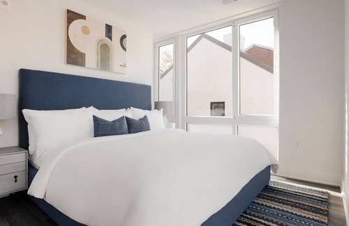 Navy Yard Apartment | Sonder Europa | Two-Bedroom Apartment
