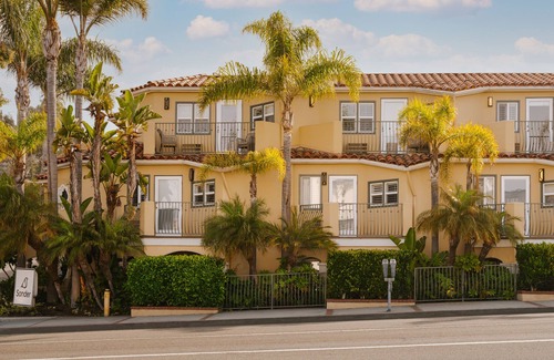 Laguna Beach Apartment | Sonder La Ensenada | Queen Room w/Balcony