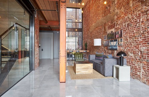 Queen Village Apartment | Sonder The Queen | Double Queen Room