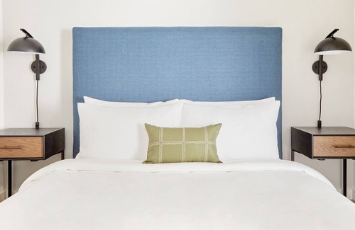 Logan Square Apartment | Sonder The Tidewater | One-Bedroom Apartment