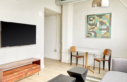 Logan Square Apartment | Sonder The Tidewater | One-Bedroom Apartment