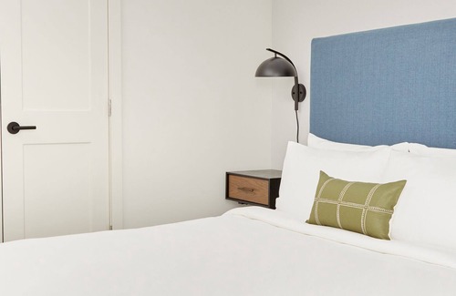 Logan Square Apartment | Sonder The Tidewater | One-Bedroom Apartment