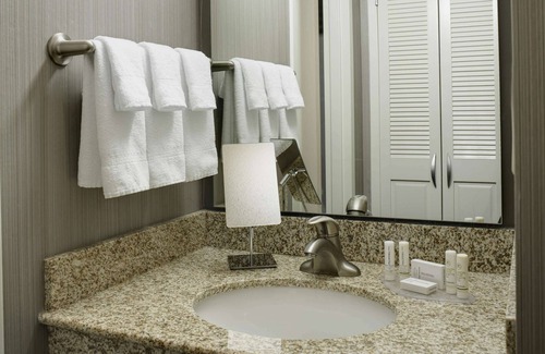 Brookfield Hotel | Sonesta Select Milwaukee Brookfield