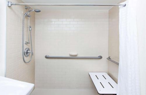 Crestline Heights Hotel | Sonesta Simply Suites Birmingham Hoover