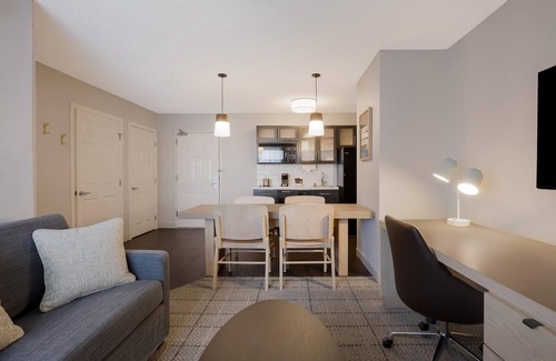 Burlington Hotel | Sonesta Simply Suites Boston Burlington