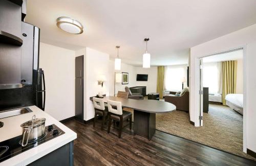 Braintree Hotel | Sonesta Simply Suites Boston Braintree