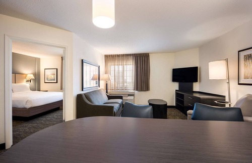 Braintree Hotel | Sonesta Simply Suites Boston Braintree