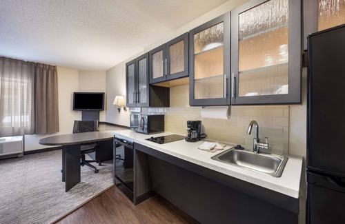 Bryant Pattengill West Hotel | Sonesta Simply Suites Detroit Ann Arbor