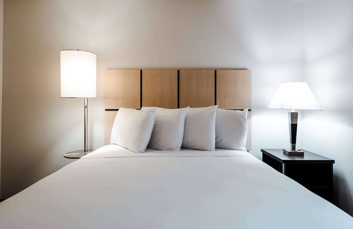 Fossil Creek Hotel | Sonesta Simply Suites Fort Worth