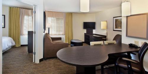 Wichita Hotel | Sonesta Simply Suites Wichita Airport