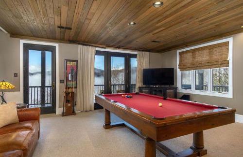 Skyland House | Songbird Sanctuary Under New Management, Hot Tub, Deck & Year-Round Views
