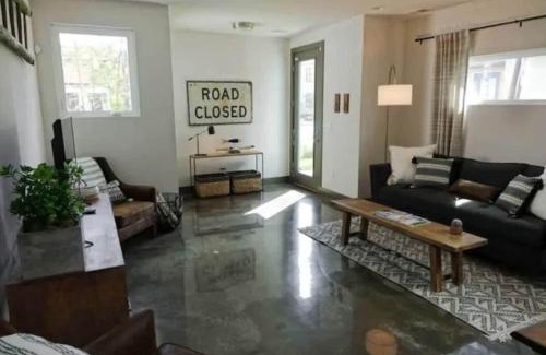 Chestnut Hill House | Songbird Suite B