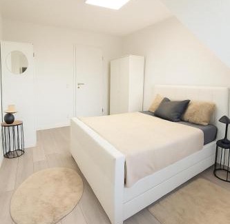 Neudorf-Nord Apartment | Sonnenglanz Wohnung auf der Vierten