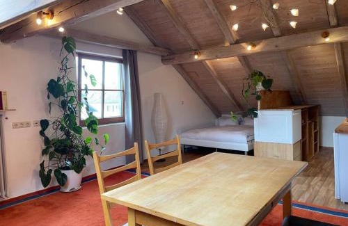 Heroldsberg Apartment | Sonnige 2-Zimmer Wohnung unterm Dach